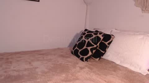 Snapshot of destinnemil chatting on 07-20-26, 11:23 Destinne Mill online show from 07-20-26, 11:23