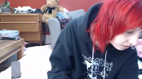 Snapshot of devilg1rl chatting on 11-30-25, 10:25 poutyangel online show from 11-30-25, 10:25