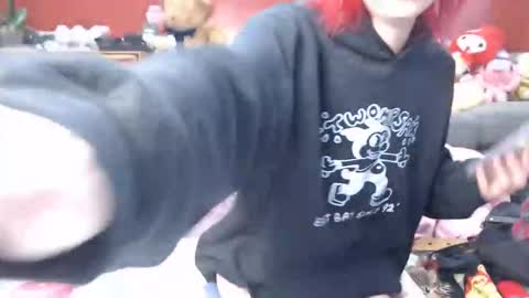 Snapshot of devilg1rl chatting on 12-02-25, 10:38 poutyangel online show from 12-02-25, 10:38