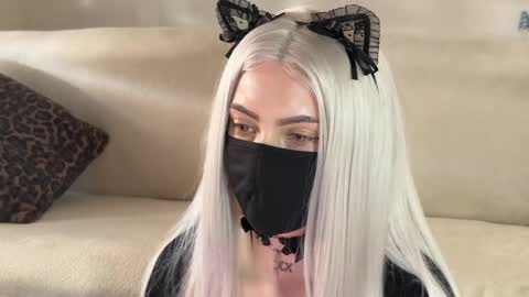 Snapshot of deviliaaa chatting on 03-25-26, 12:33 Devil online show from 03-25-26, 12:33