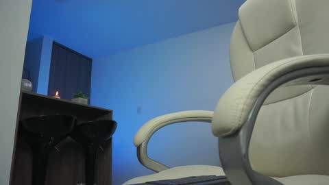 Snapshot of devin_hunter chatting on 12-14-24, 03:51 Devin Hunter online show from 12-14-24, 03:51
