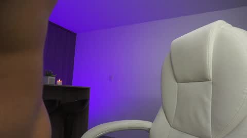 Snapshot of devin_hunter chatting on 12-17-24, 03:06 Devin Hunter online show from 12-17-24, 03:06