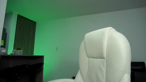 Snapshot of devin_hunter chatting on 12-20-24, 07:28 Devin Hunter online show from 12-20-24, 07:28