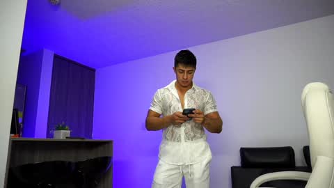 Snapshot of devin_hunter chatting on 12-28-24, 02:54 Devin Hunter online show from 12-28-24, 02:54