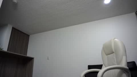 Snapshot of devin_hunter chatting on 01-08-25, 03:51 Devin Hunter online show from 01-08-25, 03:51