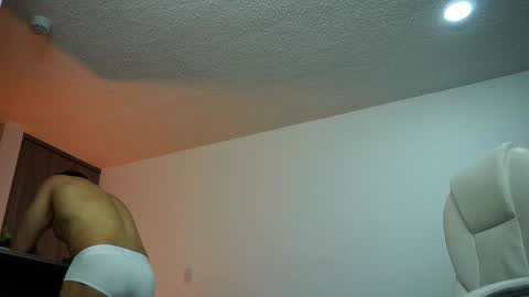 Snapshot of devin_hunter chatting on 01-11-25, 01:27 Devin Hunter online show from 01-11-25, 01:27