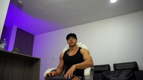 Snapshot of devin_hunter chatting on 01-12-25, 02:03 Devin Hunter online show from 01-12-25, 02:03