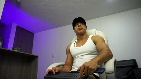 Snapshot of devin_hunter chatting on 01-12-25, 11:47 Devin Hunter online show from 01-12-25, 11:47