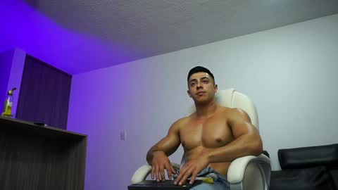 Snapshot of devin_hunter chatting on 01-18-25, 04:59 Devin Hunter online show from 01-18-25, 04:59