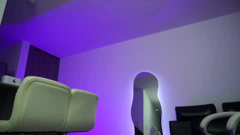 Snapshot of devin_hunter chatting on 01-24-25, 03:22 Devin Hunter online show from 01-24-25, 03:22