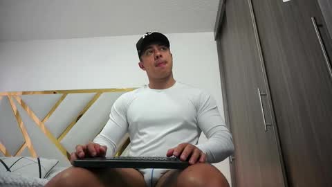 Snapshot of devin_hunter chatting on 10-18-25, 11:44 Devin Hunter online show from 10-18-25, 11:44