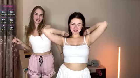 Snapshot of devpip chatting on 11-28-25, 01:25 Pippi online show from 11-28-25, 01:25