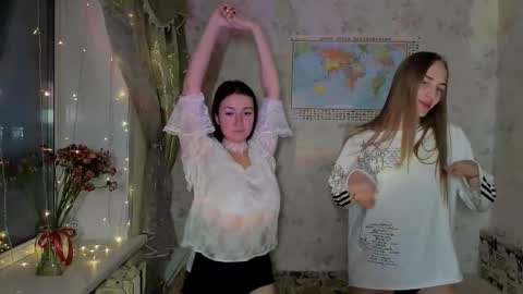 Snapshot of devpip chatting on 12-19-25, 02:35 Pippi online show from 12-19-25, 02:35