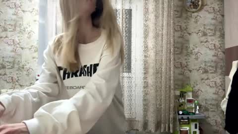 Snapshot of dewdropdoll chatting on 04-18-26, 03:38 dewdropdoll online show from 04-18-26, 03:38