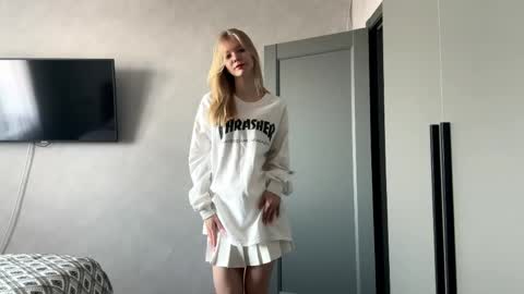 Snapshot of dewdropdoll chatting on 04-24-26, 04:26 dewdropdoll online show from 04-24-26, 04:26