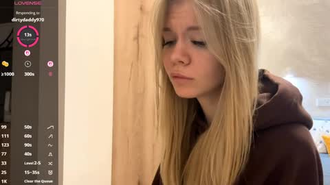 Snapshot of dewdropdoll chatting on 05-14-26, 01:51 dewdropdoll online show from 05-14-26, 01:51