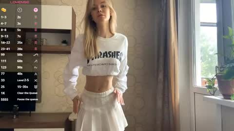Snapshot of dewdropdoll chatting on 05-16-26, 05:26 dewdropdoll online show from 05-16-26, 05:26