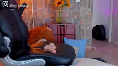 JULIAN online show from 09-19-25, 03:34