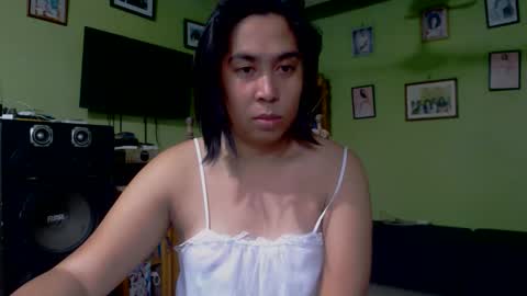 Snapshot of dha117 chatting on 12-15-25, 07:45 Dhalia lips online show from 12-15-25, 07:45