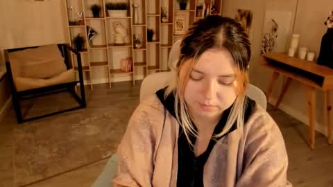 Dia online show from 09-19-25, 02:46