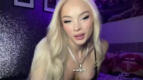 Snapshot of diamond_the_blonde chatting on 12-01-25, 12:48 Diamond online show from 12-01-25, 12:48
