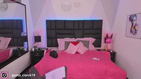 Diana Tamayo online show from 10-21-25, 08:42