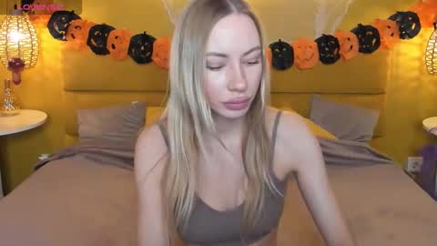 Diana  online show from 10-31-25, 01:39