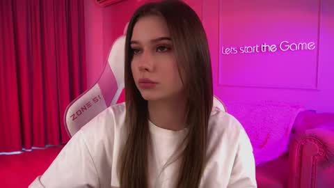 Snapshot of dianabecker chatting on 04-25-26, 06:27 Diana online show from 04-25-26, 06:27