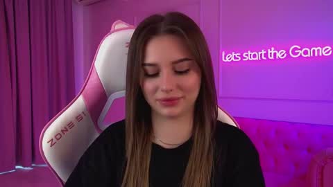 Snapshot of dianabecker chatting on 05-16-26, 06:32 Diana online show from 05-16-26, 06:32
