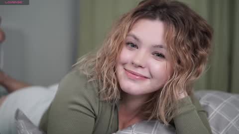 Snapshot of dianaholiday chatting on 01-21-25, 05:09 Olga online show from 01-21-25, 05:09