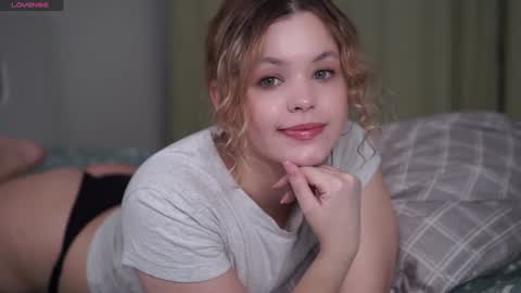 Snapshot of dianaholiday chatting on 01-23-25, 07:00 Olga online show from 01-23-25, 07:00