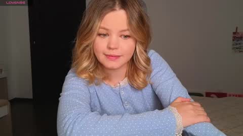 Snapshot of dianaholiday chatting on 09-25-25, 01:26 Olga online show from 09-25-25, 01:26