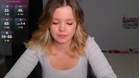 Snapshot of dianaholiday chatting on 09-30-25, 11:37 Olga online show from 09-30-25, 11:37