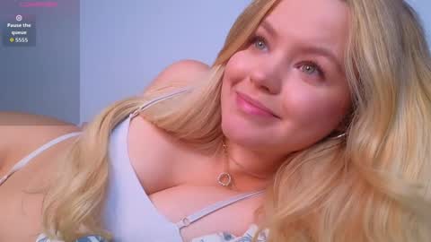 Snapshot of dianaholiday chatting on 11-21-25, 08:57 Olga online show from 11-21-25, 08:57