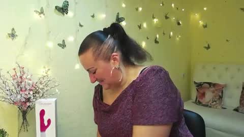 Snapshot of dianamgg chatting on 05-05-26, 05:37 Diana online show from 05-05-26, 05:37