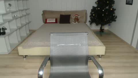 Snapshot of dianaolsens chatting on 01-08-26, 01:02 Diana online show from 01-08-26, 01:02