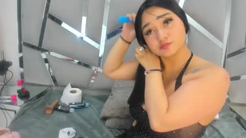 Snapshot of dianarous chatting on 01-12-25, 10:12 dianarous online show from 01-12-25, 10:12