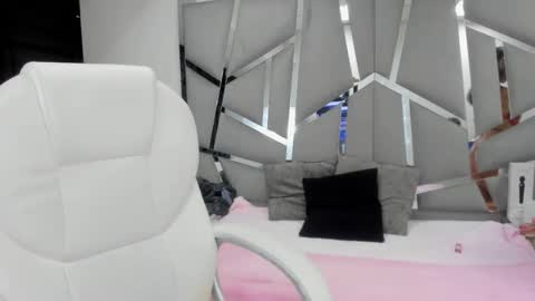 Snapshot of dianarous chatting on 02-25-25, 04:35 dianarous online show from 02-25-25, 04:35