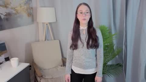 My name is Mia online show from 10-24-25, 08:11
