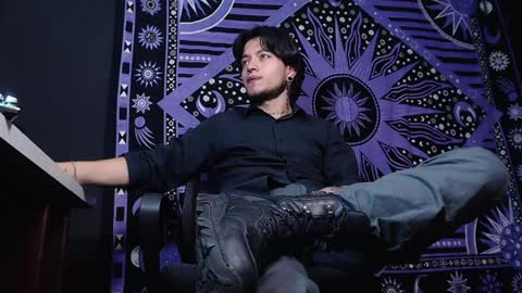 DICAPRIO online show from 01-17-25, 01:47