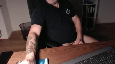 Snapshot of dickeeier96 chatting on 11-14-25, 04:17 dickeeier96 online show from 11-14-25, 04:17