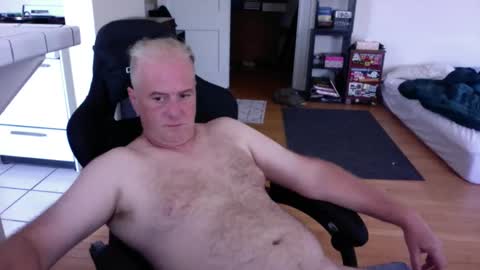 Snapshot of dickflasher5 chatting on 10-04-25, 06:50 Richard Fleischer online show from 10-04-25, 06:50