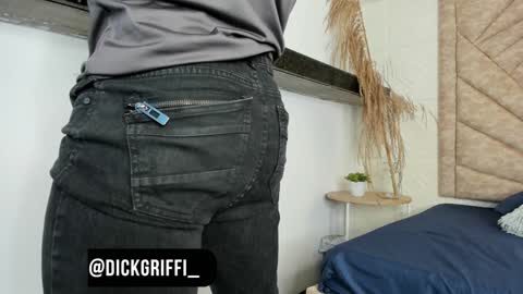 Snapshot of dickgriffith chatting on 01-10-25, 11:43 Dick Griffith online show from 01-10-25, 11:43