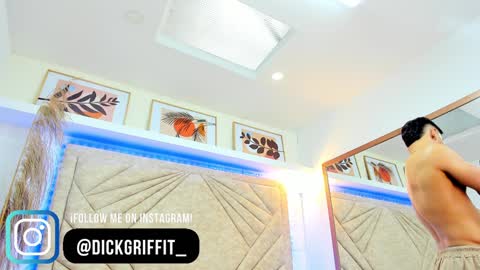 Snapshot of dickgriffith chatting on 02-02-25, 04:11 Dick Griffith online show from 02-02-25, 04:11