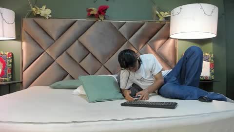 Snapshot of dickie_dicking chatting on 12-17-25, 10:16 dickie_dicking online show from 12-17-25, 10:16