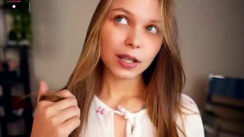 Elwyna online show from 11-13-25, 06:51