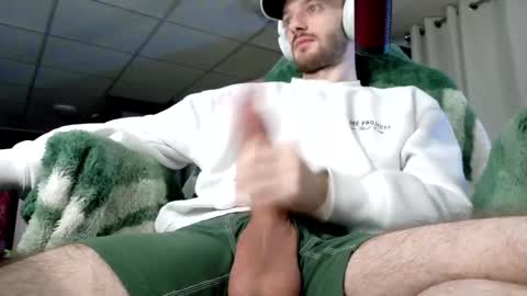 Snapshot of digbicknik chatting on 09-22-25, 02:35 digbicknik online show from 09-22-25, 02:35