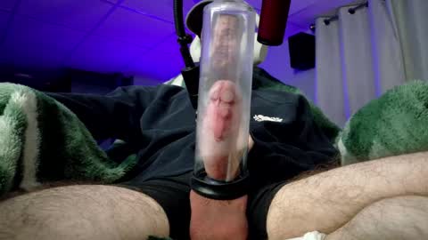 Snapshot of digbicknik chatting on 11-14-25, 02:21 digbicknik online show from 11-14-25, 02:21