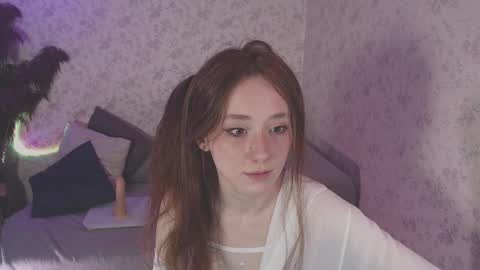 Hi im Alice 3 Im usualy online 03-10 or 17-21 UTC0 online show from 03-04-25, 01:34
