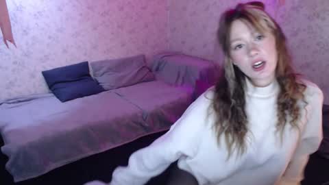 Hi im Alice 3 Im usualy online 03-10 or 17-21 UTC0 online show from 02-27-26, 10:54